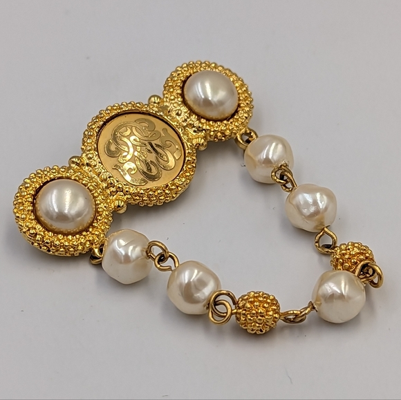 Decorated Bar & Chain Faux Pearls LIZ CLAIBORNE Vintage Gold Tone Brooch - Picture 3 of 11